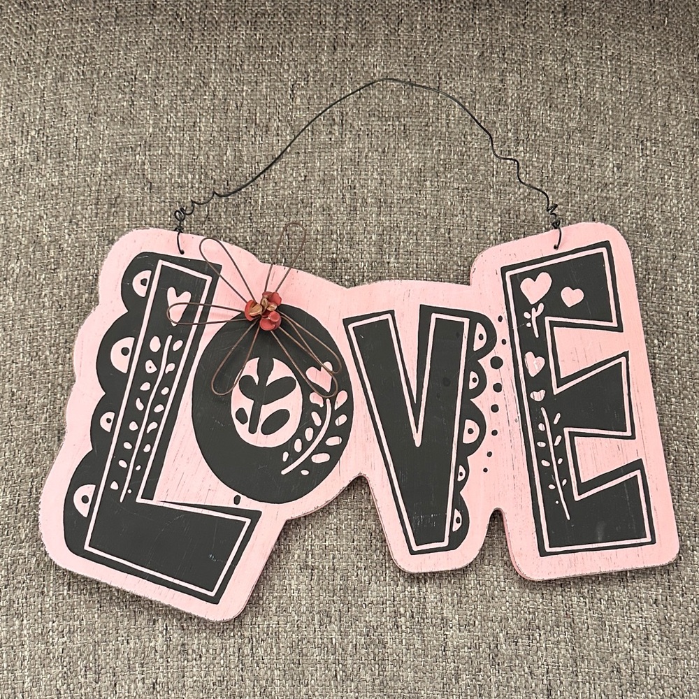 Valentine Wooden LOVE Hanging Sign Wall Decor Pink Black Chalkboard Look 💕